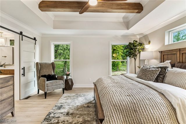 550 Woodlands Glen Avenue, Hartville, OH 44632