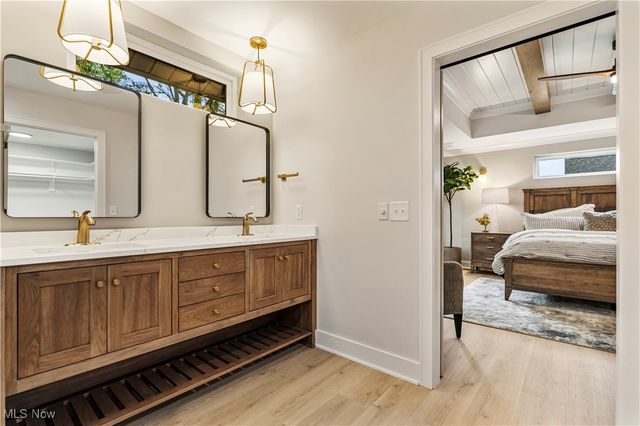 550 Woodlands Glen Avenue, Hartville, OH 44632