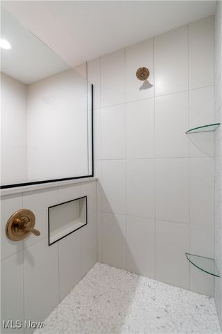 550 Woodlands Glen Avenue, Hartville, OH 44632