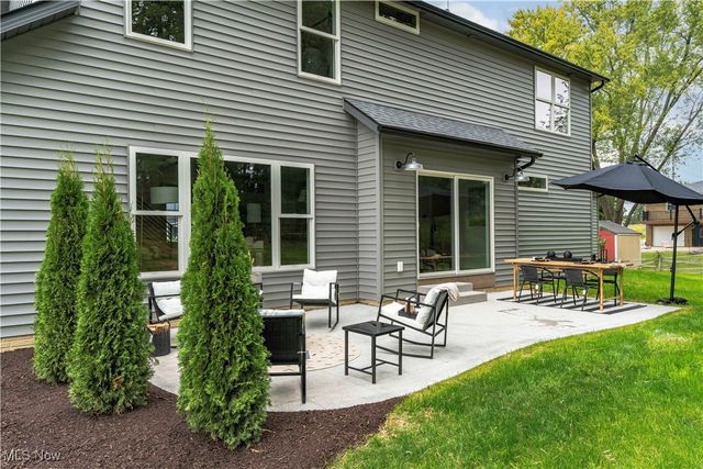 550 Woodlands Glen Avenue, Hartville, OH 44632