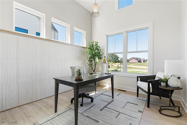 550 Woodlands Glen Avenue, Hartville, OH 44632