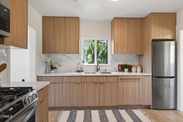 325 W Mission Avenue, Ventura, CA 93001