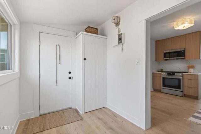 325 W Mission Avenue, Ventura, CA 93001