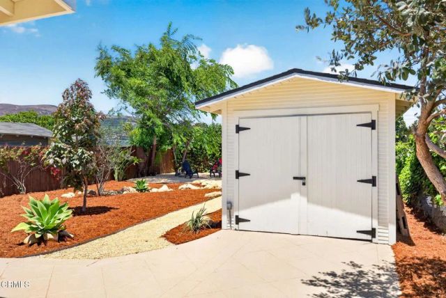 325 W Mission Avenue, Ventura, CA 93001