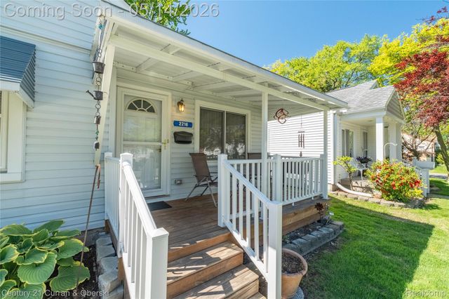 2216 Mapledale Street, Ferndale, MI 48220