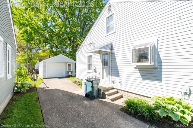 2216 Mapledale Street, Ferndale, MI 48220