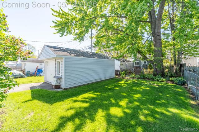 2216 Mapledale Street, Ferndale, MI 48220