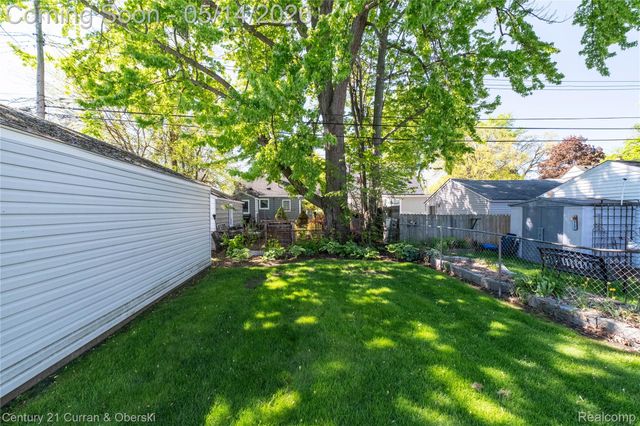 2216 Mapledale Street, Ferndale, MI 48220