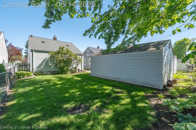 2216 Mapledale Street, Ferndale, MI 48220