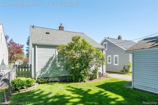 2216 Mapledale Street, Ferndale, MI 48220