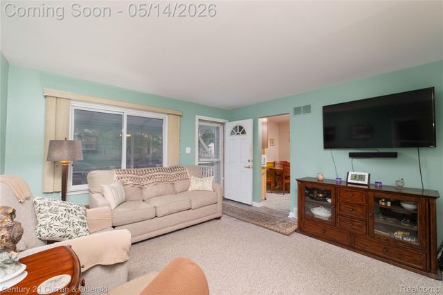 2216 Mapledale Street, Ferndale, MI 48220