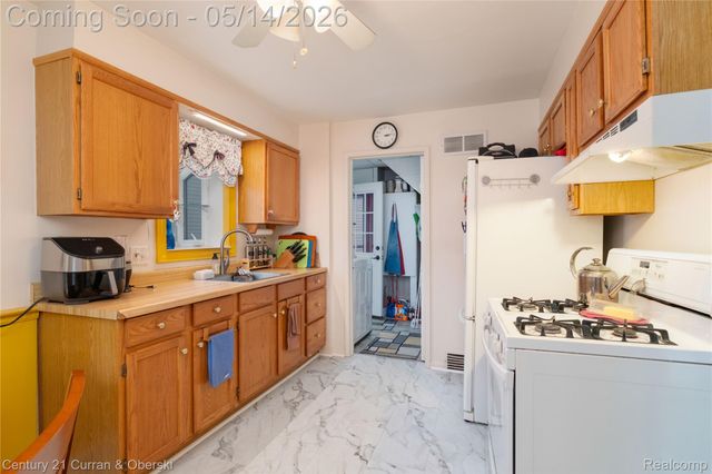 2216 Mapledale Street, Ferndale, MI 48220