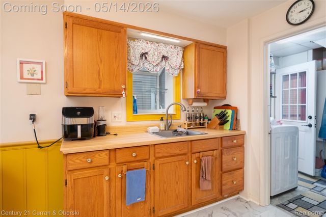 2216 Mapledale Street, Ferndale, MI 48220