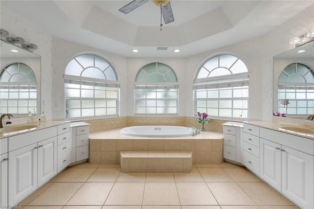 Image 14 of property listing at 2309 SE 20th PL, Cape Coral, FL 33990