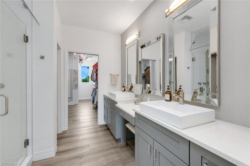 Image 22 of property listing at 2309 SE 20th PL, Cape Coral, FL 33990