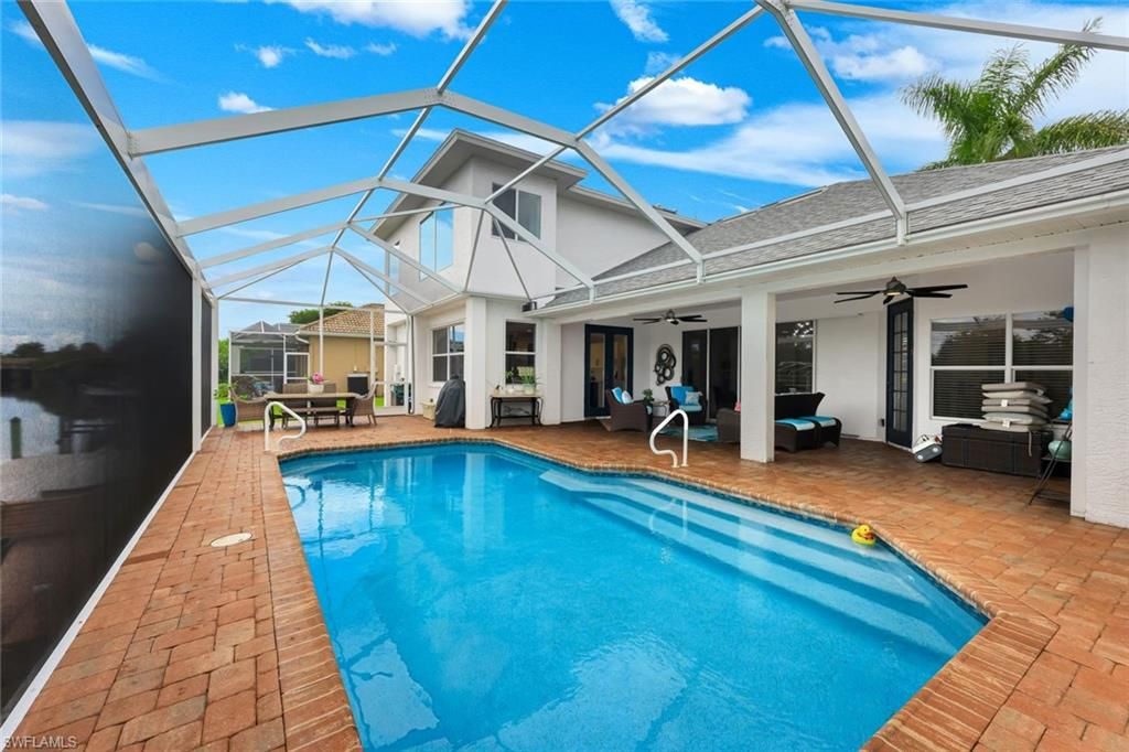 Image 32 of property listing at 2309 SE 20th PL, Cape Coral, FL 33990