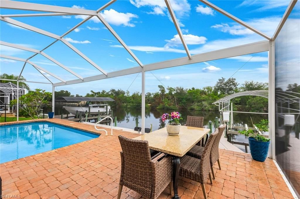 Image 34 of property listing at 2309 SE 20th PL, Cape Coral, FL 33990