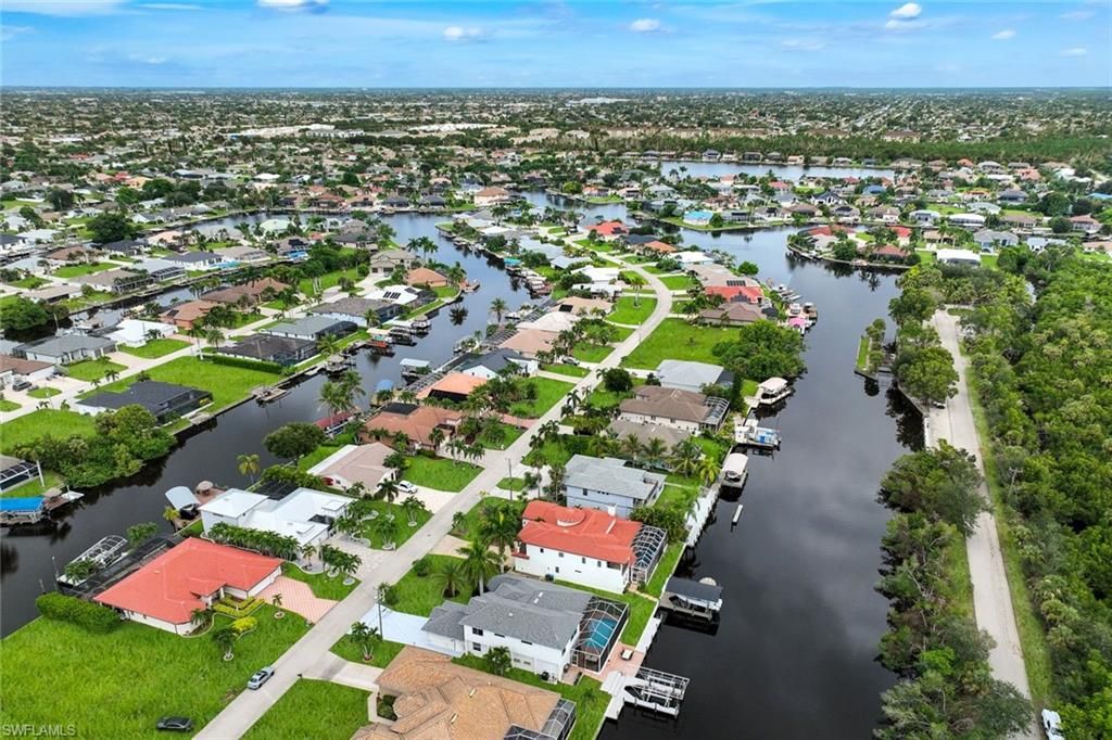 Image 43 of property listing at 2309 SE 20th PL, Cape Coral, FL 33990