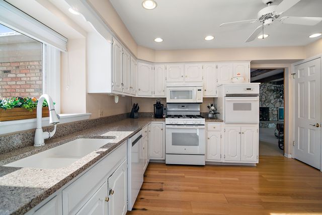 557 Aberdeen Road, Frankfort, IL 60423