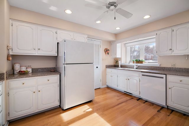 557 Aberdeen Road, Frankfort, IL 60423