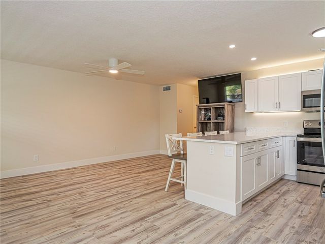 31 Vista Gardens Trail 205, Vero Beach, FL 32962