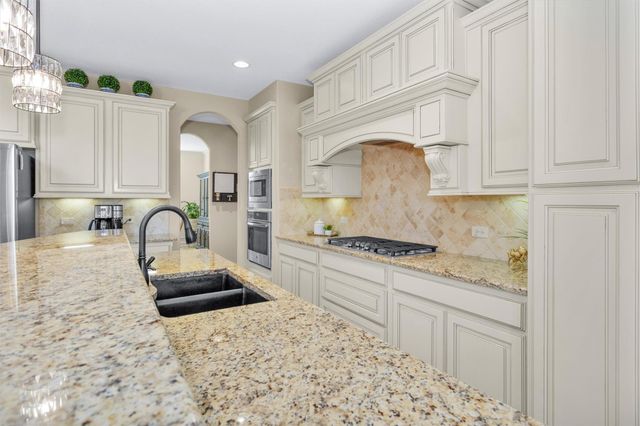 179 Del Monte Pines Drive, Montgomery, TX 77316