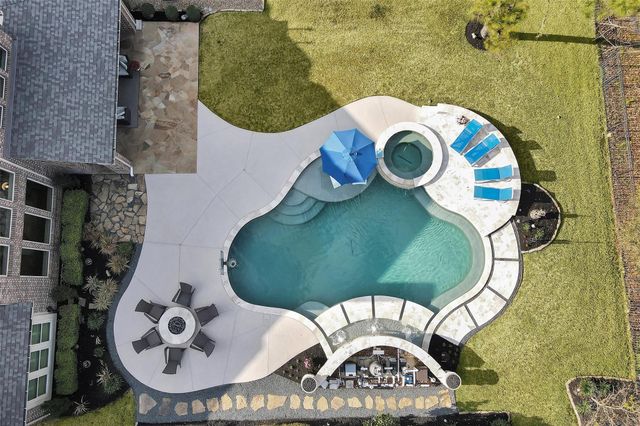 179 Del Monte Pines Drive, Montgomery, TX 77316