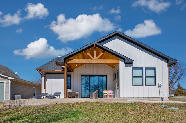 104 Park Lane, Gainesville, TX 76240