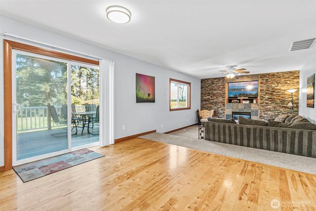 403 207th Avenue E, Lake Tapps, WA 98391