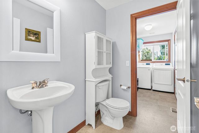 403 207th Avenue E, Lake Tapps, WA 98391