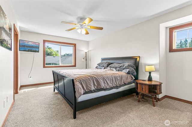 403 207th Avenue E, Lake Tapps, WA 98391