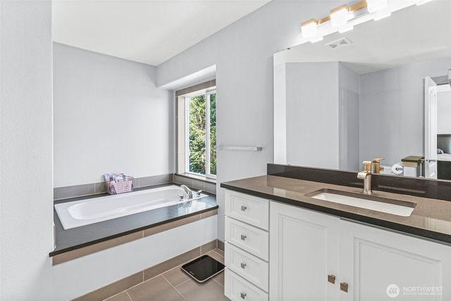 403 207th Avenue E, Lake Tapps, WA 98391