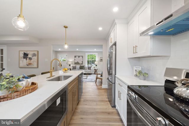 5015 SMITHFIELD RD, Drexel Hill, PA 19026