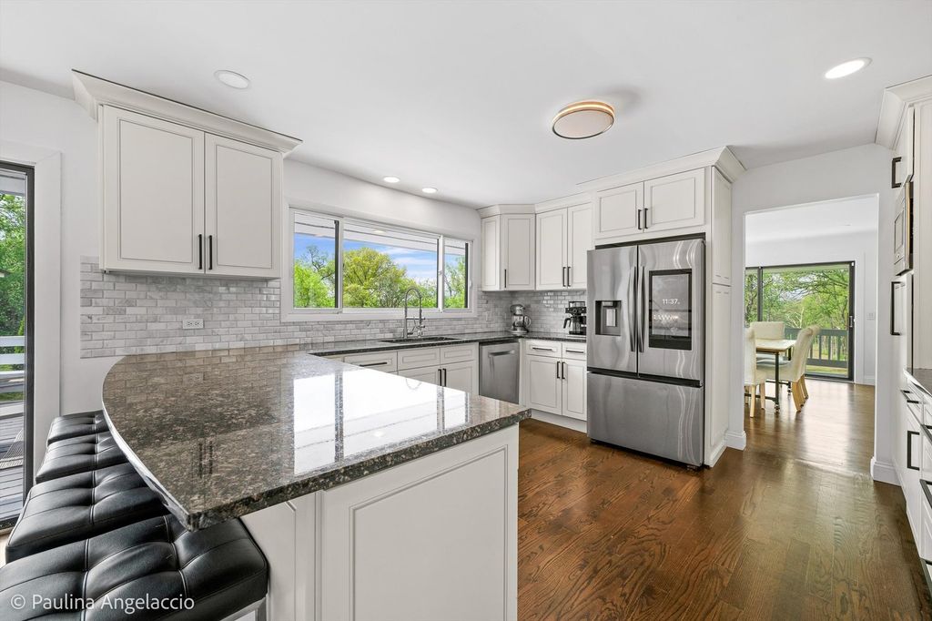 Image 12 of property listing at 312 Ridge Road, Barrington Hills, IL 60010
