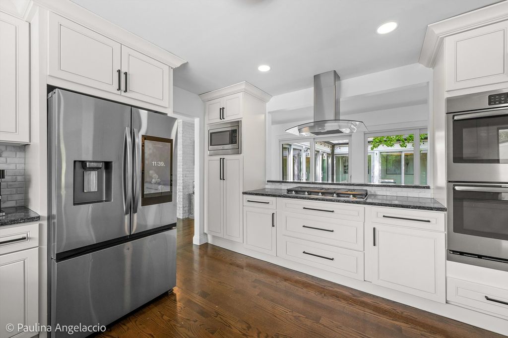 Image 13 of property listing at 312 Ridge Road, Barrington Hills, IL 60010