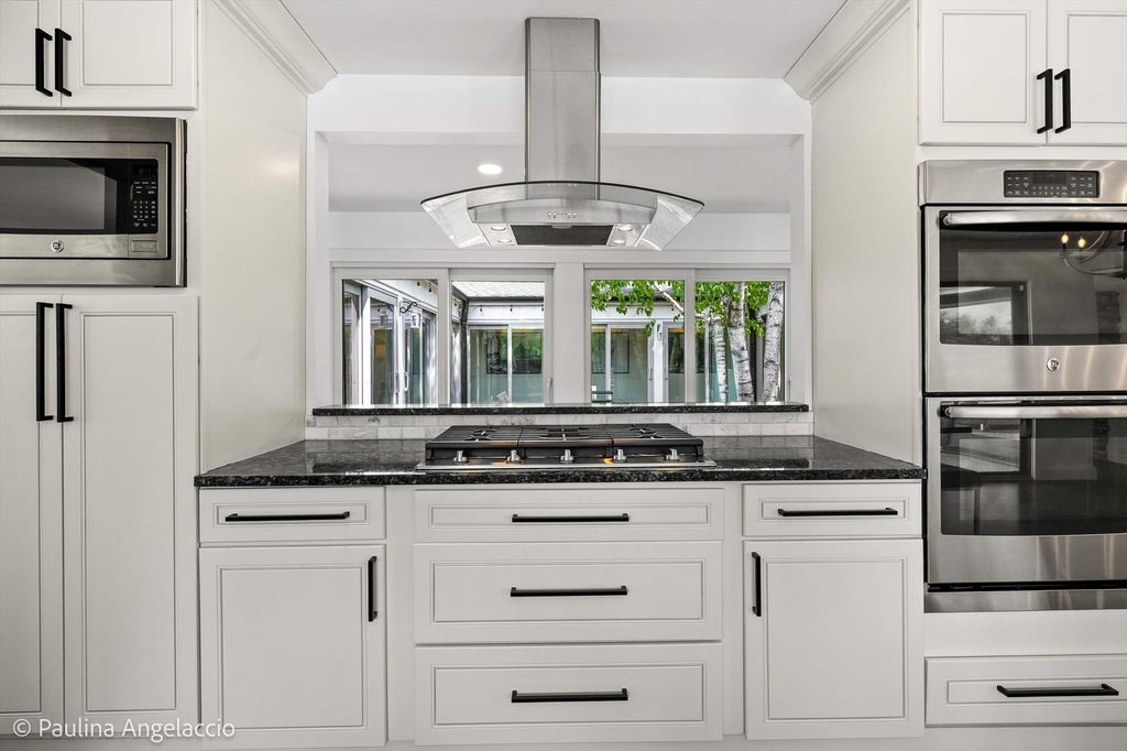 Image 14 of property listing at 312 Ridge Road, Barrington Hills, IL 60010