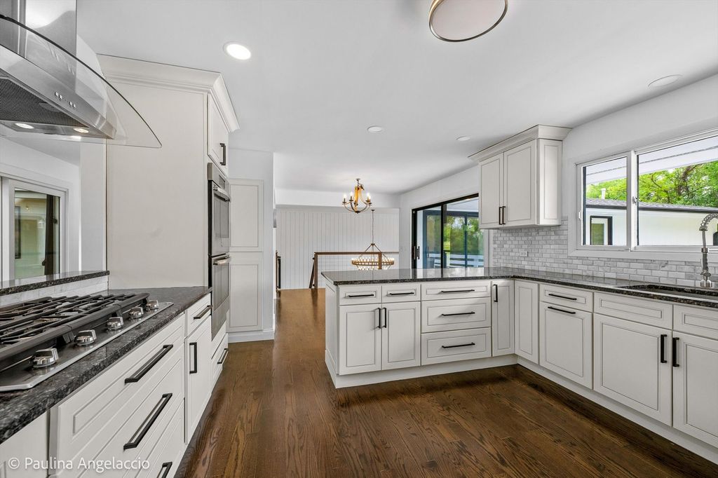 Image 15 of property listing at 312 Ridge Road, Barrington Hills, IL 60010