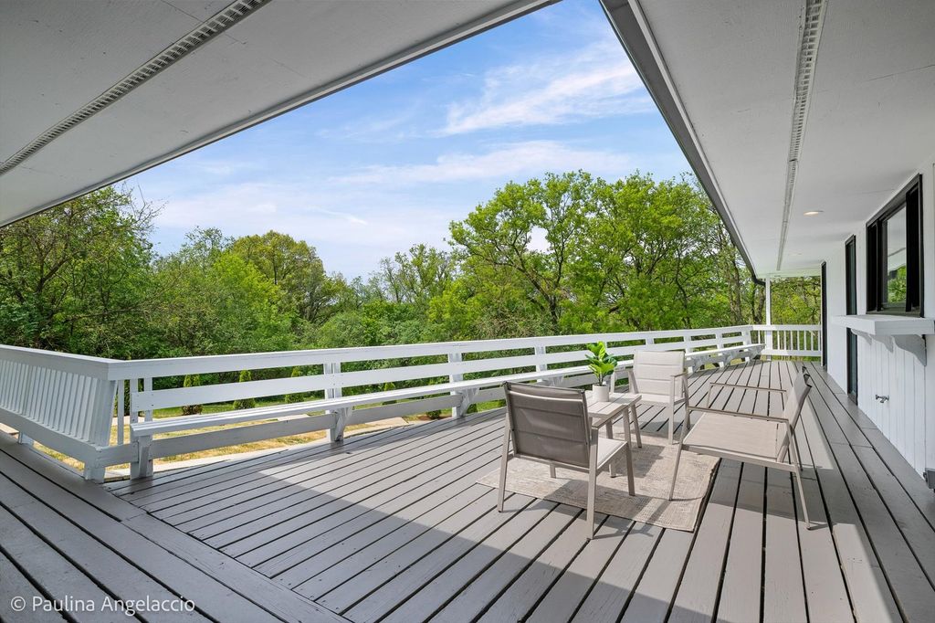 Image 17 of property listing at 312 Ridge Road, Barrington Hills, IL 60010