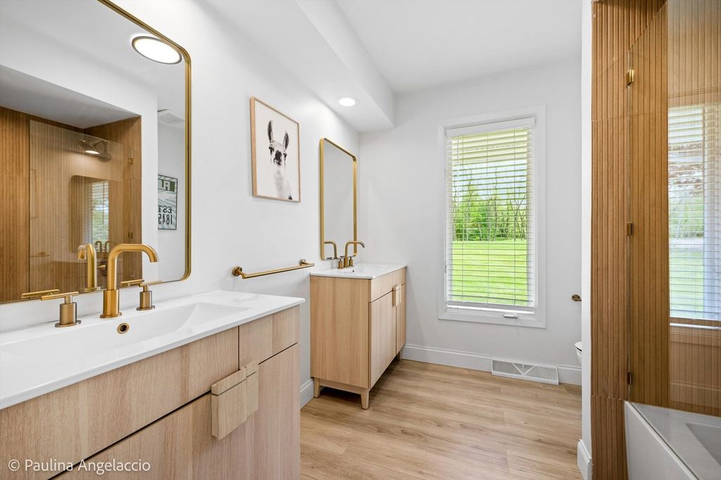 Image 34 of property listing at 312 Ridge Road, Barrington Hills, IL 60010