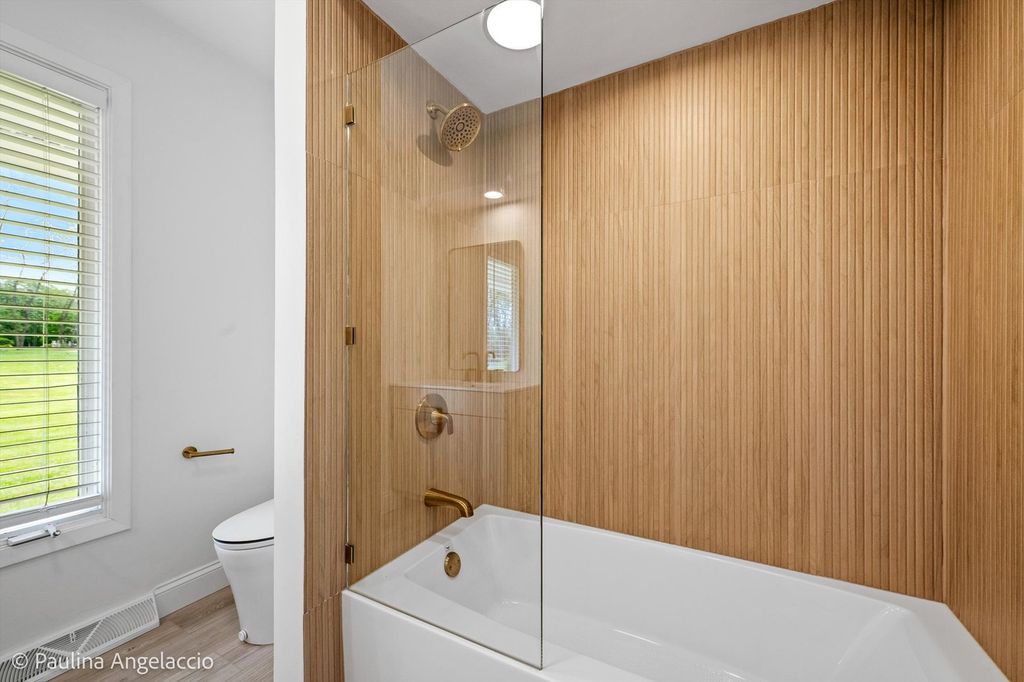 Image 35 of property listing at 312 Ridge Road, Barrington Hills, IL 60010