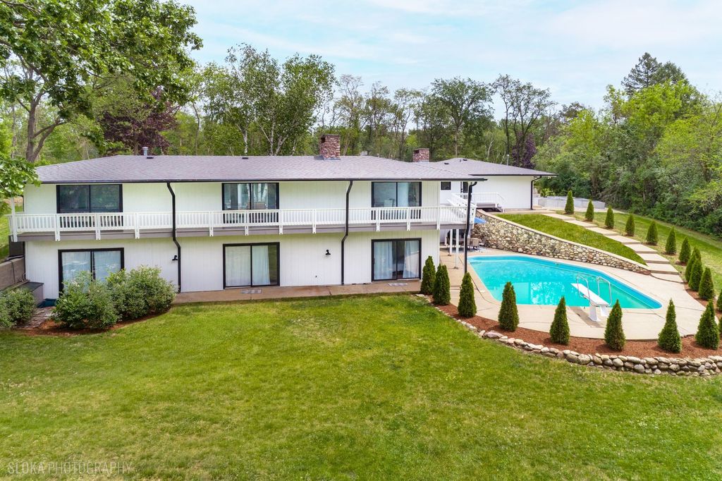 Image 48 of property listing at 312 Ridge Road, Barrington Hills, IL 60010
