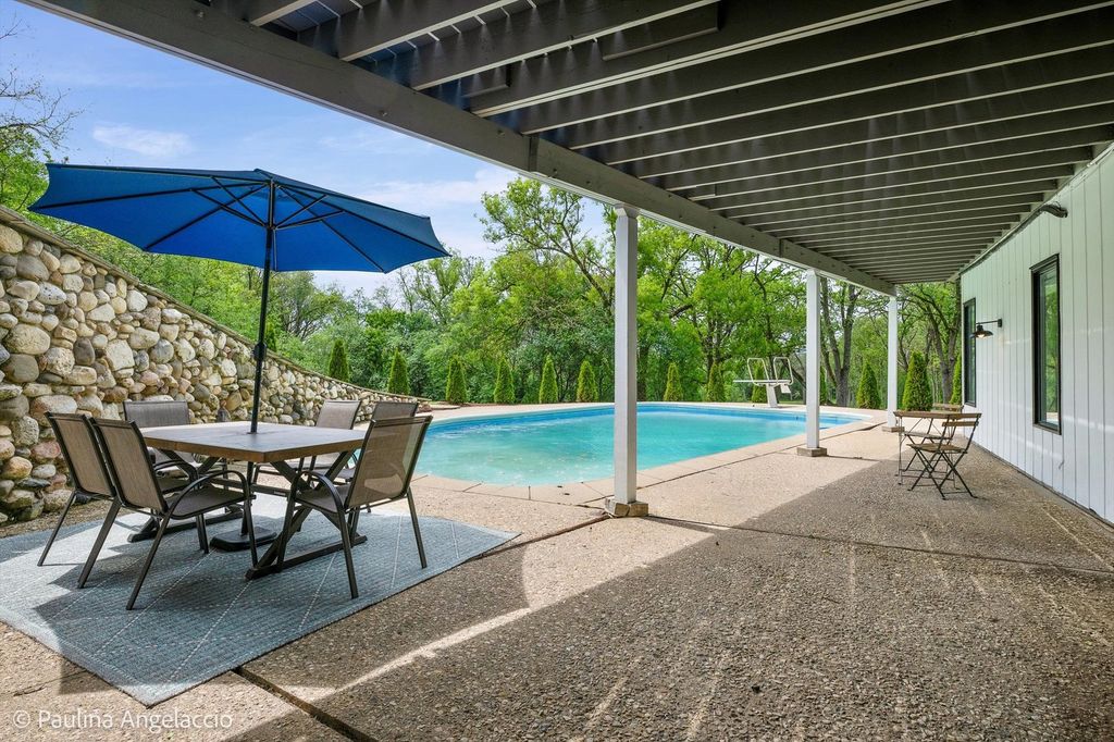 Image 51 of property listing at 312 Ridge Road, Barrington Hills, IL 60010