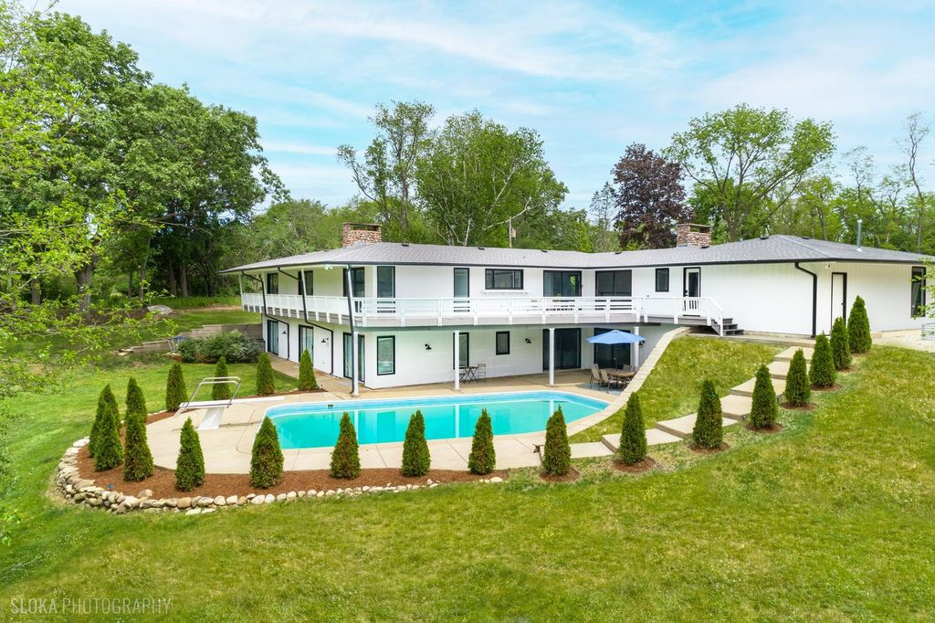 Image 53 of property listing at 312 Ridge Road, Barrington Hills, IL 60010