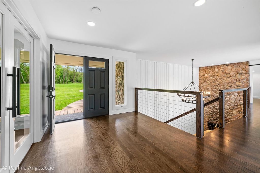 Image 8 of property listing at 312 Ridge Road, Barrington Hills, IL 60010