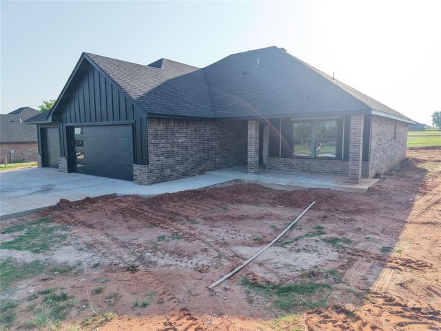 2213 Winter Ridge Road, Blanchard, OK 73010
