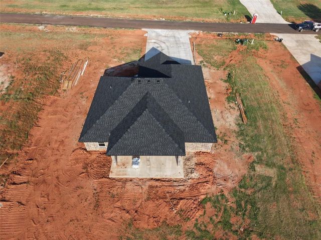 2213 Winter Ridge Road, Blanchard, OK 73010