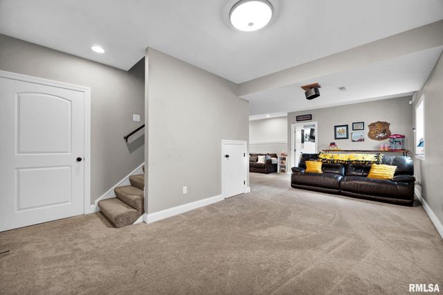 17 FOUNTAINDALE, Washington, IL 61571