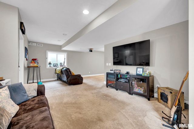17 FOUNTAINDALE, Washington, IL 61571