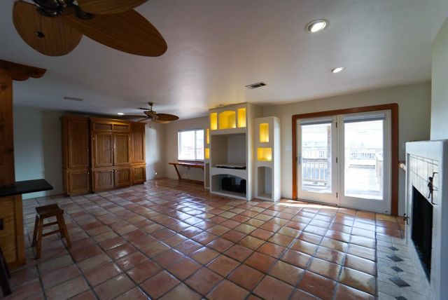 557 Pompano Street, Hitchcock, TX 77563