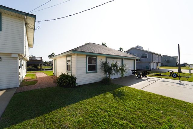 557 Pompano Street, Hitchcock, TX 77563